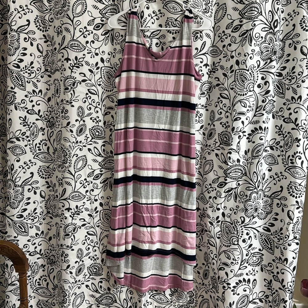 Size large 
Dress 👗 
High /low